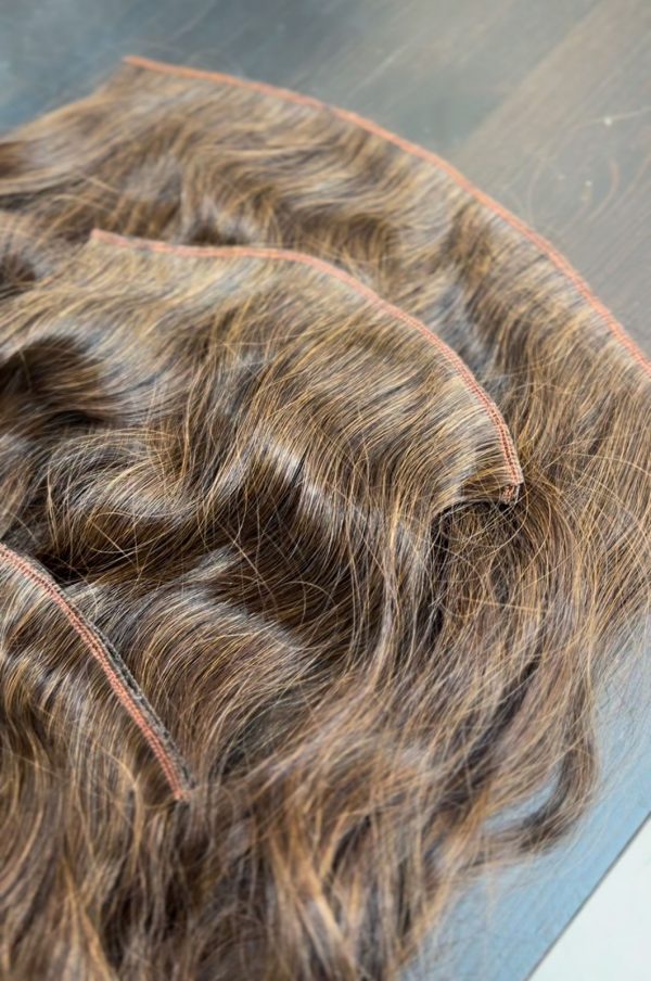 Cabello en cortina (weft hair)
